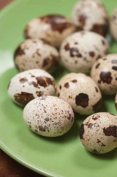 Quail Eggs Green Ceramic Plate Close Shot — Stock Photo, Image