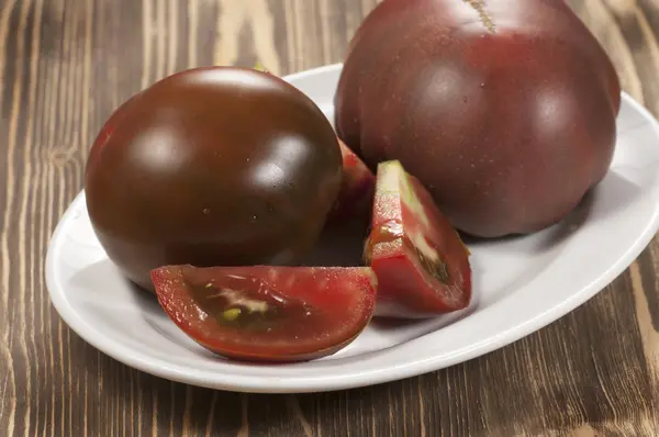 Tomates escuros — Fotografia de Stock