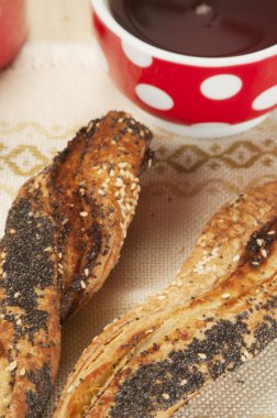 Haşhaş ve seasame puf (popo)