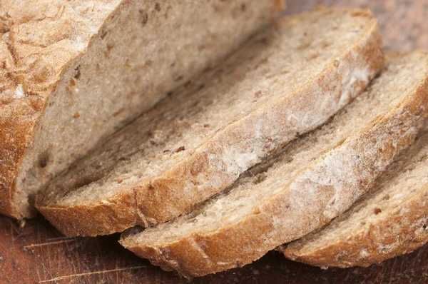 Rogge en tarwe brood met zonnebloempitten — Stockfoto