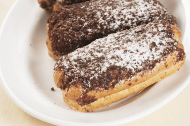 Çikolata parçaları ile eklerleri