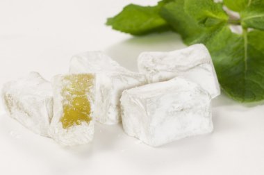 Lukum (Türk lokumu) nane ile