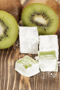 Lukum (Türk lokumu) kivi ile