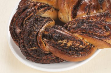 Ev tatlı rulo ile poppyseeds