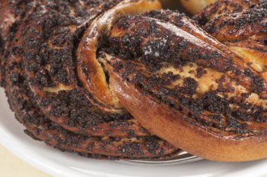 Ev tatlı rulo ile poppyseeds