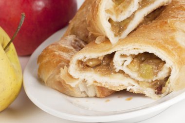 Elmalı Strudel kek