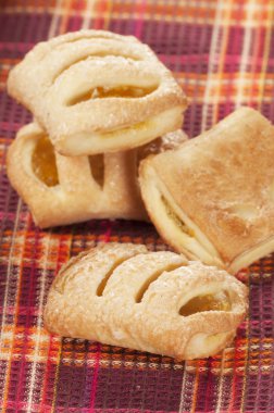 Limonlu kek küçük meyveli turta