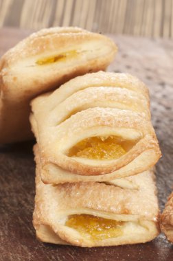 Limonlu kek küçük meyveli turta