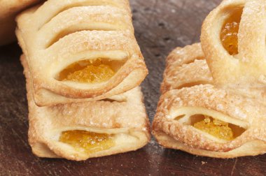 Limonlu kek küçük meyveli turta