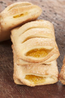 Limonlu kek küçük meyveli turta