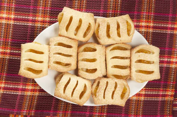 Kleine strudel cake met citroen — Stockfoto