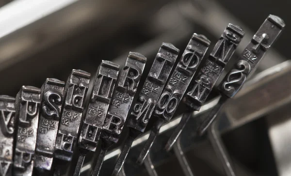 เครื่องพิมพ์ดีดด้วยตนเองโบราณ — ภาพถ่ายสต็อก
