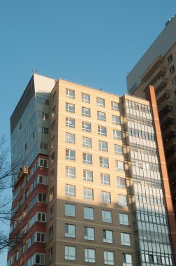 Yeni yüksek katlı apartman