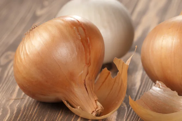 Yellow and white onions — Stock Photo, Image