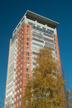 Yeni yüksek katlı apartman