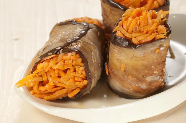 Rollos de berenjena con zanahoria — Foto de Stock