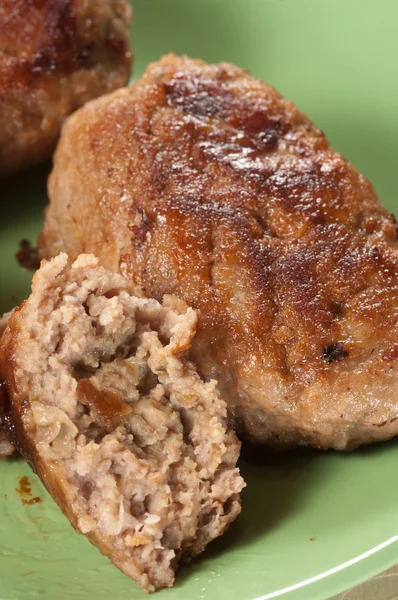 Zrazy wołowe mięso z sosem z grzybów — Zdjęcie stockowe