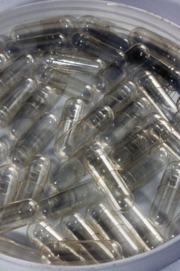 Baskısız kapsül ilaç izole