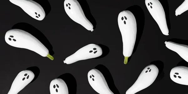 Composizione Creativa Halloween Con Zucche Bianche Fresche Sfondo Nero Concetto — Foto Stock