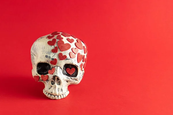Cráneo Con Pequeños Corazones Rojos Concepto Amor Romántico Mínimo Fondo — Foto de Stock