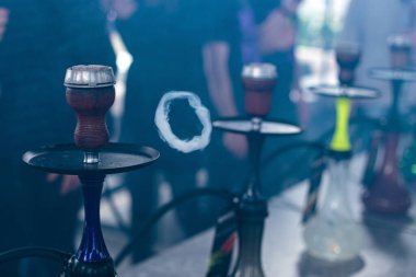 Peş peşe Hookahs. Seçici odak