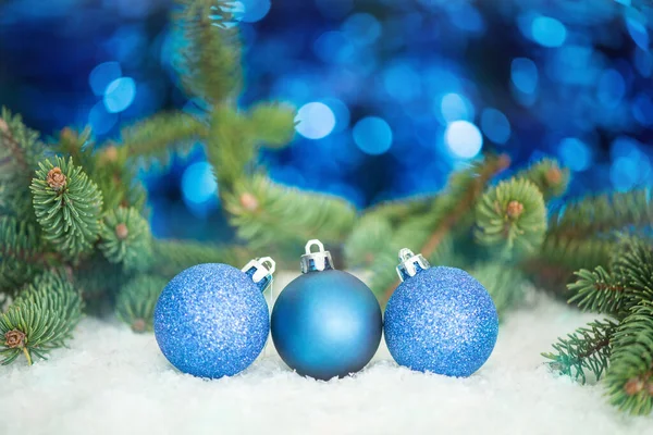 Weihnachten Und Neujahr Urlaub Hintergrund Weihnachtskugeln Auf Blauem Hintergrund — Stockfoto