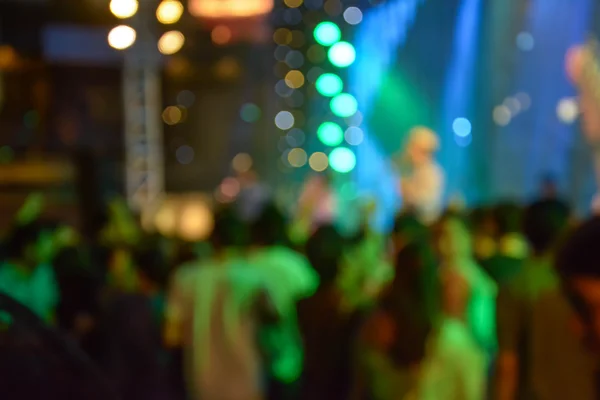 Ute av fokus skimrende bakgrunn på et konsertsalongsett – stockfoto