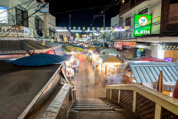 Ampawa flytande marknaden, Thailand - 19 mars 2016: Ampawa flytande marknaden på natten: på Amphwa, Samut Songkhram, Thailand. — Stockfoto
