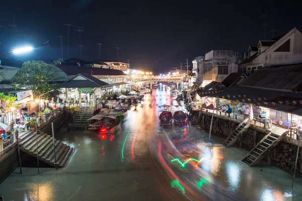 Ampawa Floating Market, Thailand - March 19, 2016: Ampawa floating market at night: at Amphwa, Samut Songkhram, Thailand . — стоковое фото