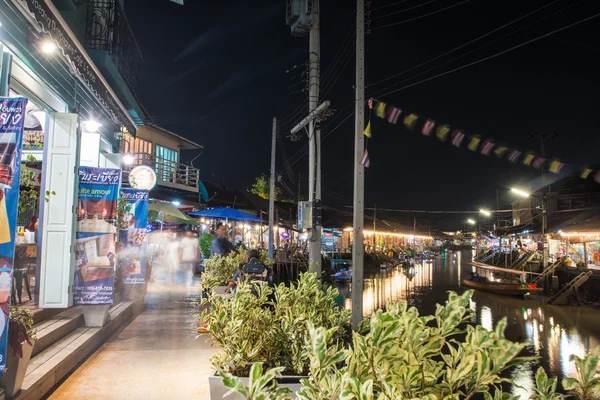 Ampawa Floating Market, Thailand - March 19, 2016: Ampawa floating market at night: at Amphwa, Samut Songkhram, Thailand . — стоковое фото