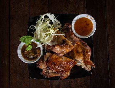 karanlık odada altın rengi Tay kedi