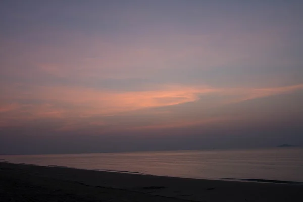 Beach Wanakorn o zmierzchu, Park Prachuap Khiri Khan, Tajlandia — Zdjęcie stockowe