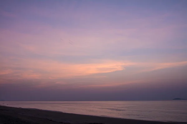 Beach Wanakorn o zmierzchu, Park Prachuap Khiri Khan, Tajlandia — Zdjęcie stockowe