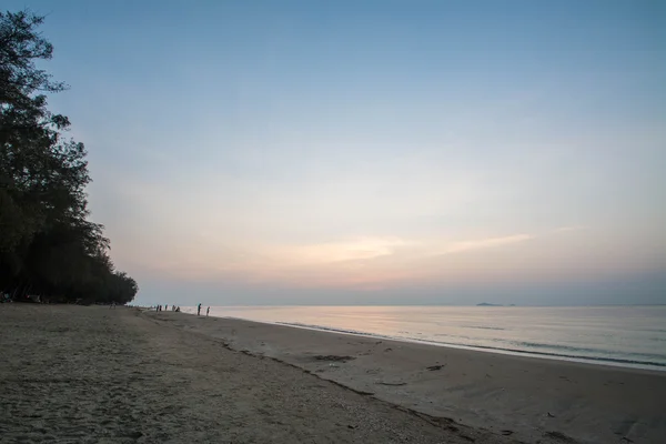 Wanakorn Beach at twilight, Park Prachuap Khiri Khan, Thailand — стоковое фото