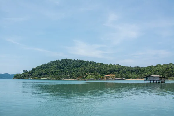 Zatoce Bang Bao na wyspie Koh Chang pływających wieś pejzaż w Tajlandii. — Zdjęcie stockowe