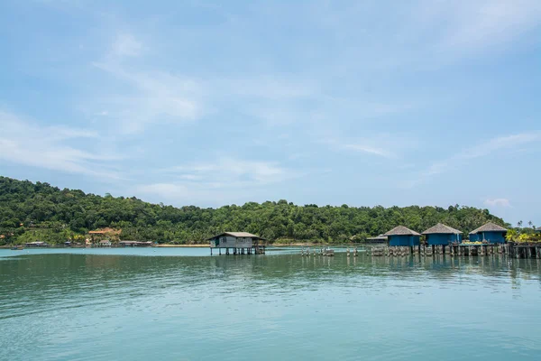 Zatoce Bang Bao na wyspie Koh Chang pływających wieś pejzaż w Tajlandii. — Zdjęcie stockowe