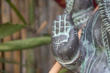 Siyah Ganesha'nın el