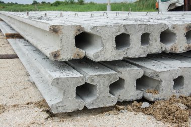 beton direk kazık inşaat sitesinde