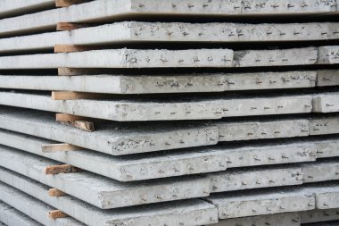 Grup sitesinde beton paneller 