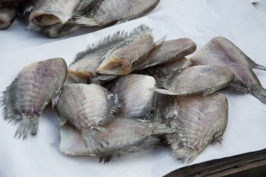 Durak pazarda kurutma için Kuru balık