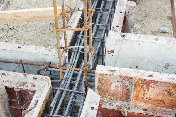 Steel tie of ground beam and column waiting for concrete work — Stock Photo, Image