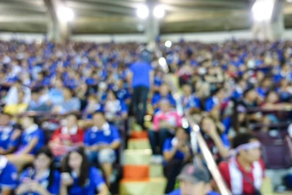 Fondo desenfocado de fútbol o estadio de fútbol en el crepúsculo, Tailandia —  Fotos de Stock