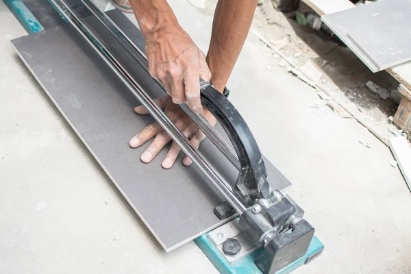 Endüstriyel kiremitçi Oluşturucusu alt zemin Döşeme kesme donanımları ile çalışma 