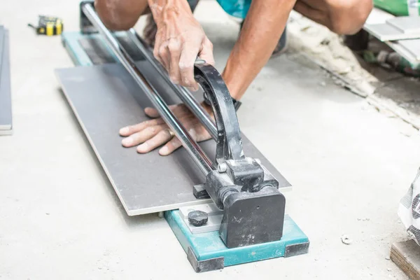 Industrial Tiler Builder Worker Working Floor Tile Cutting Equipment — Stock Photo, Image