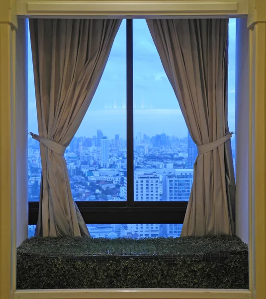 Stadsutsikt från fönstret — Stockfoto