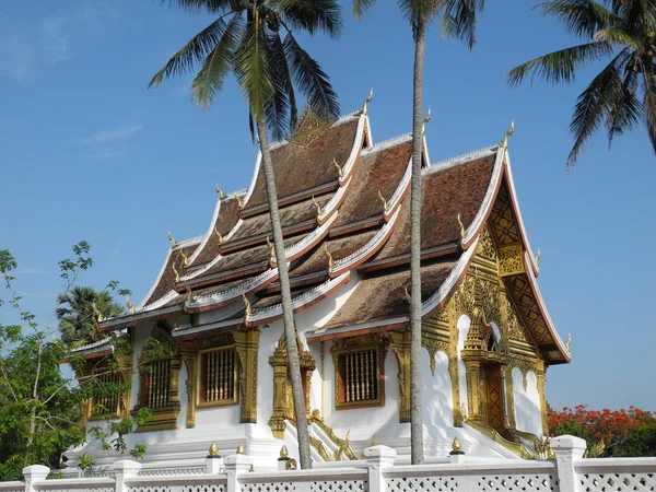 Starej architektury starożytnej świątyni buddyjskiej w luang prabang, laos, — Zdjęcie stockowe