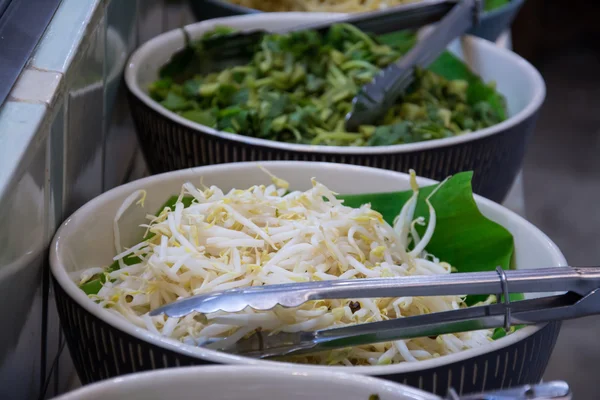 Legume para vermicelli tailandês comido com caril — Fotografia de Stock