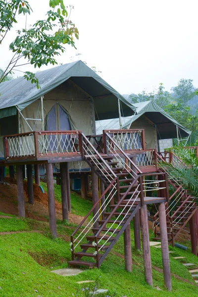 Home on hill in Khao Sok National Park, Southern Thailand — Stock Photo, Image