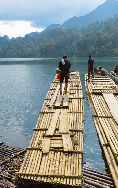 Bamboo rafts in Cheow Lan lake, Khao Sok National Park, Thailand — Stock Photo, Image