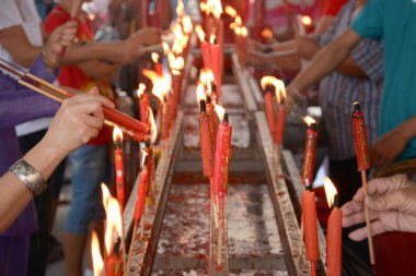 El cense bir tütsü burne ve yanan mum için joss sopa